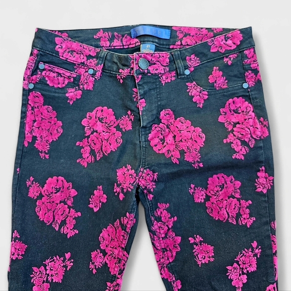 Tinsel Denim Couture Floral Skinny Jeans in Black and Fuschia,  Size 27 - Picture 4 of 7